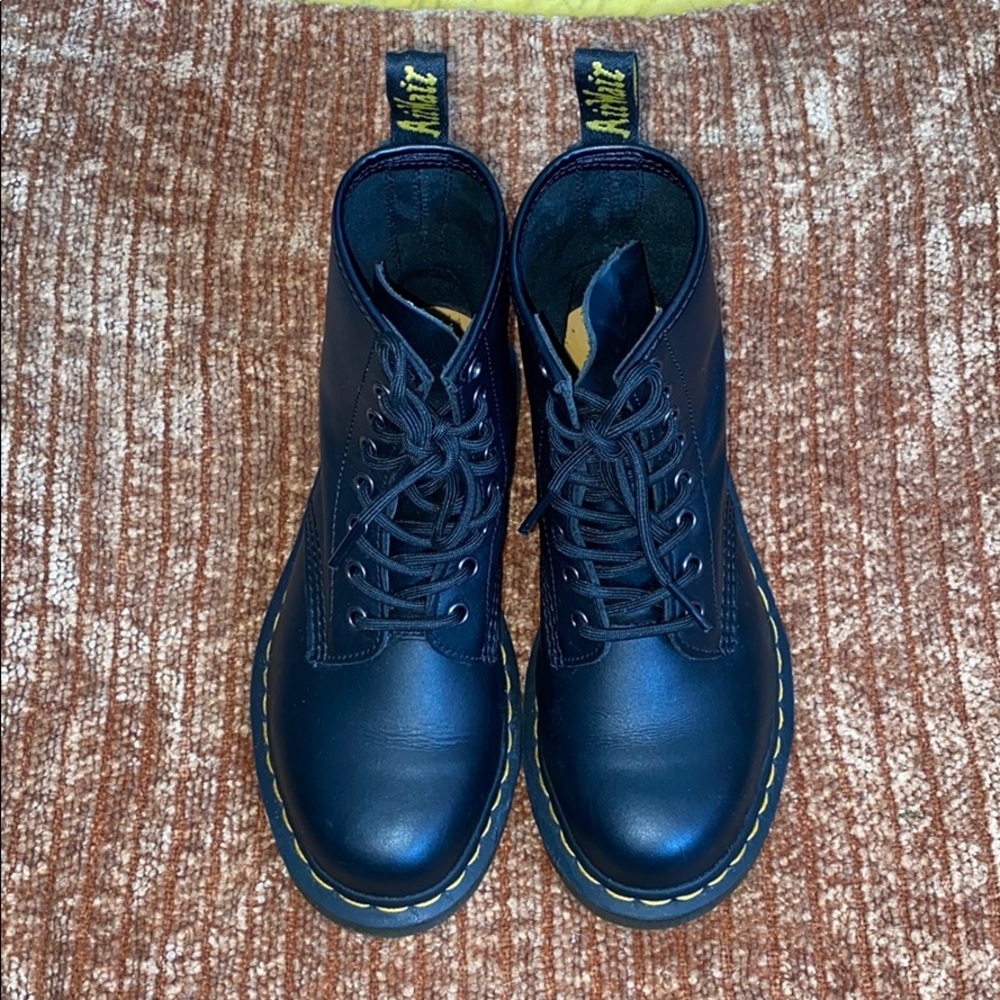 Women’s Black 1460 Dr. Martens! 🕶